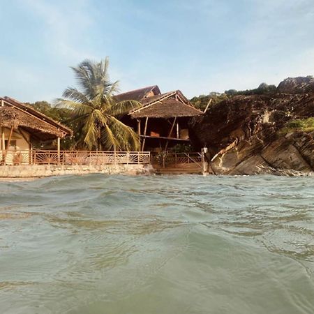 Shambala Madagascar: Beachfront Lodge And Adventures Ambolobozo 외부 사진