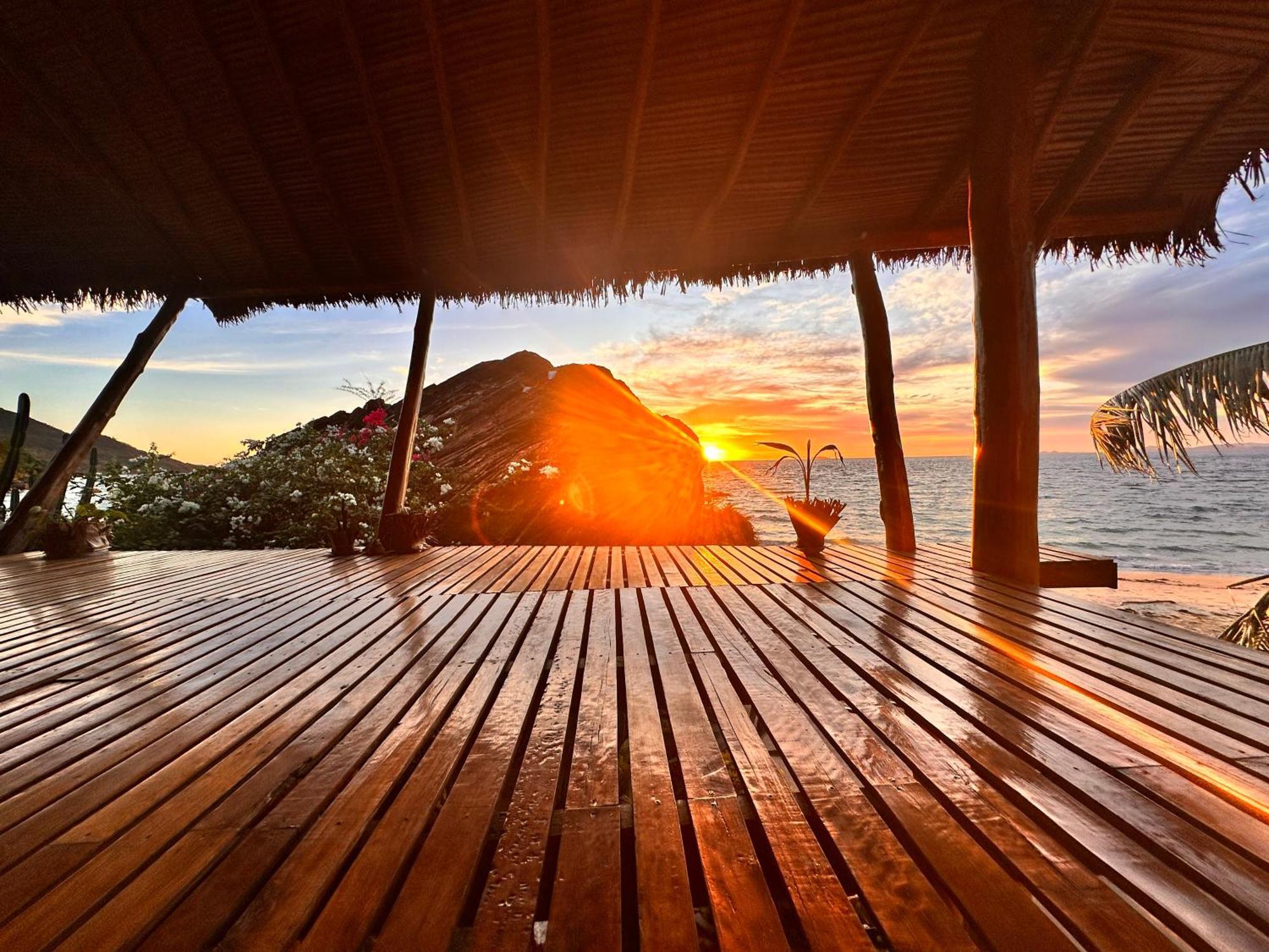 Shambala Madagascar: Beachfront Lodge And Adventures Ambolobozo 외부 사진