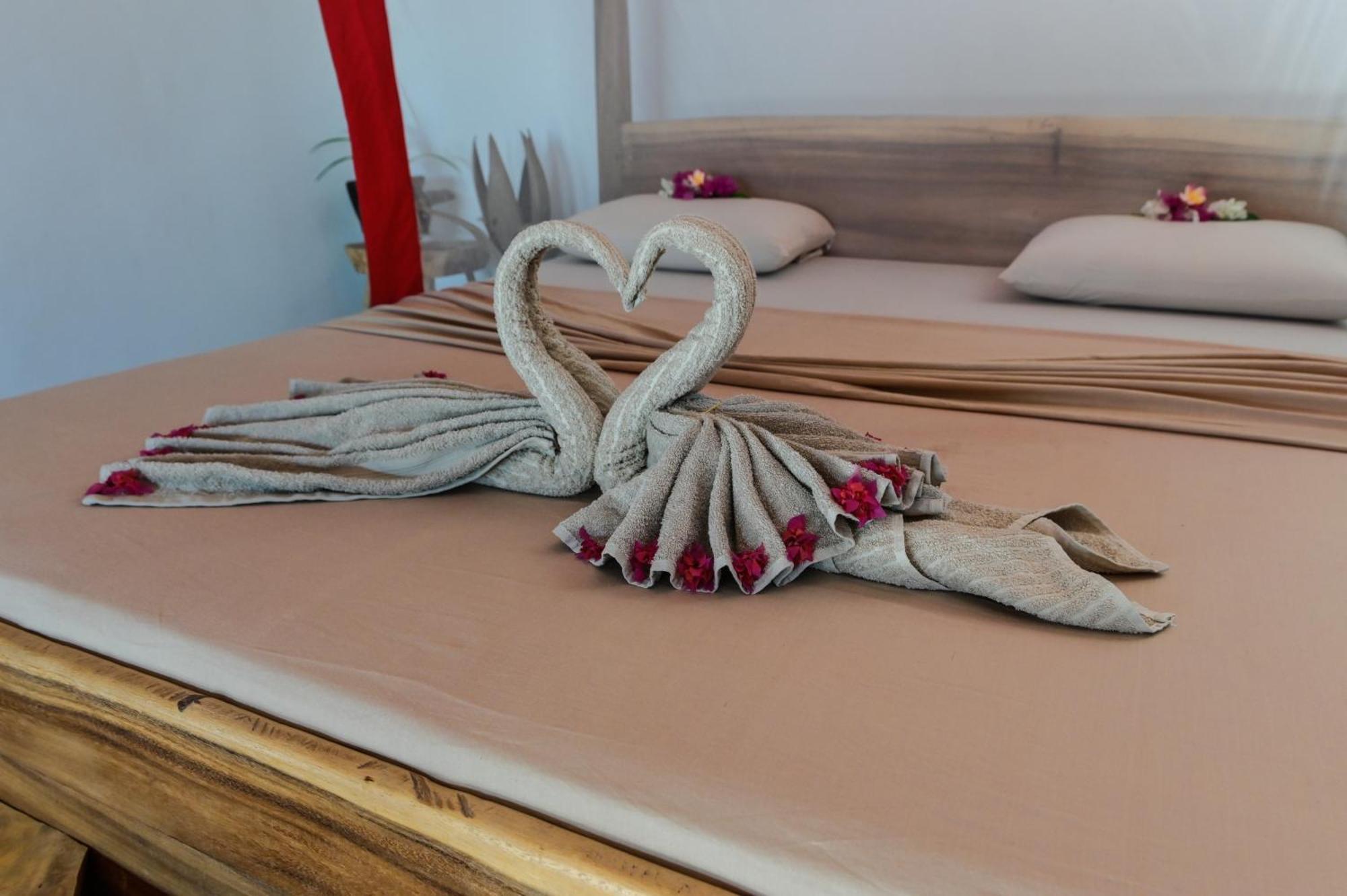 Shambala Madagascar: Beachfront Lodge And Adventures Ambolobozo 외부 사진