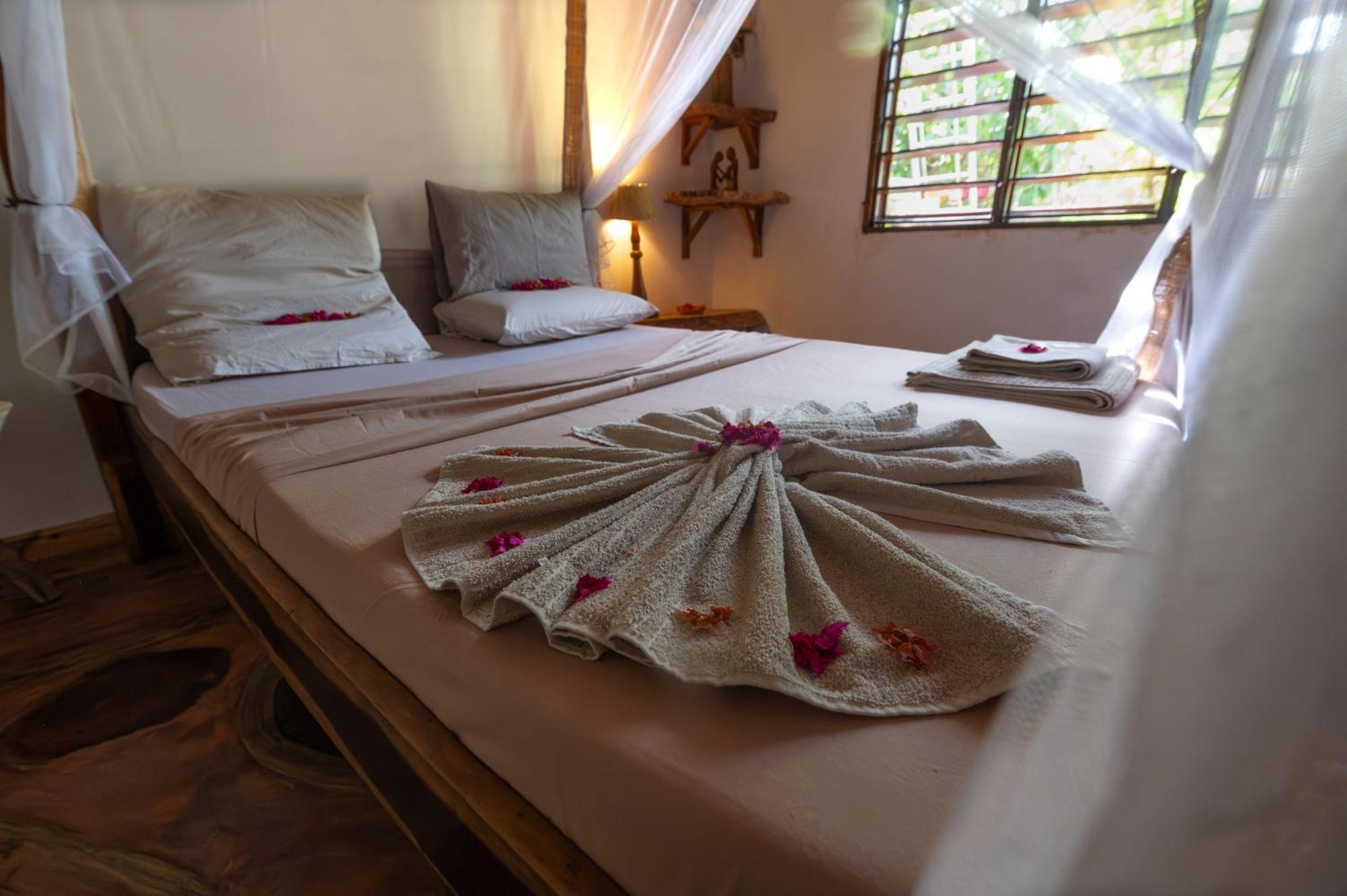 Shambala Madagascar: Beachfront Lodge And Adventures Ambolobozo 외부 사진