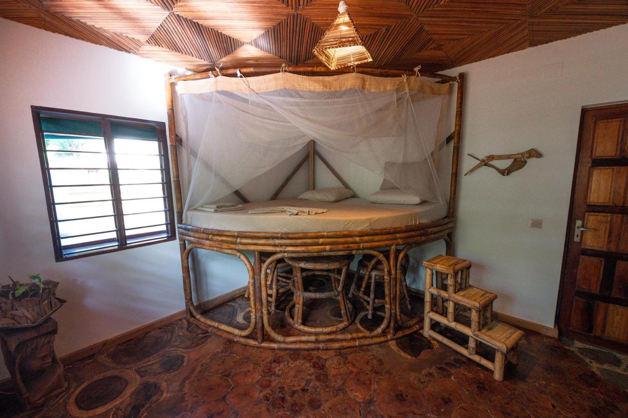 Shambala Madagascar: Beachfront Lodge And Adventures Ambolobozo 외부 사진