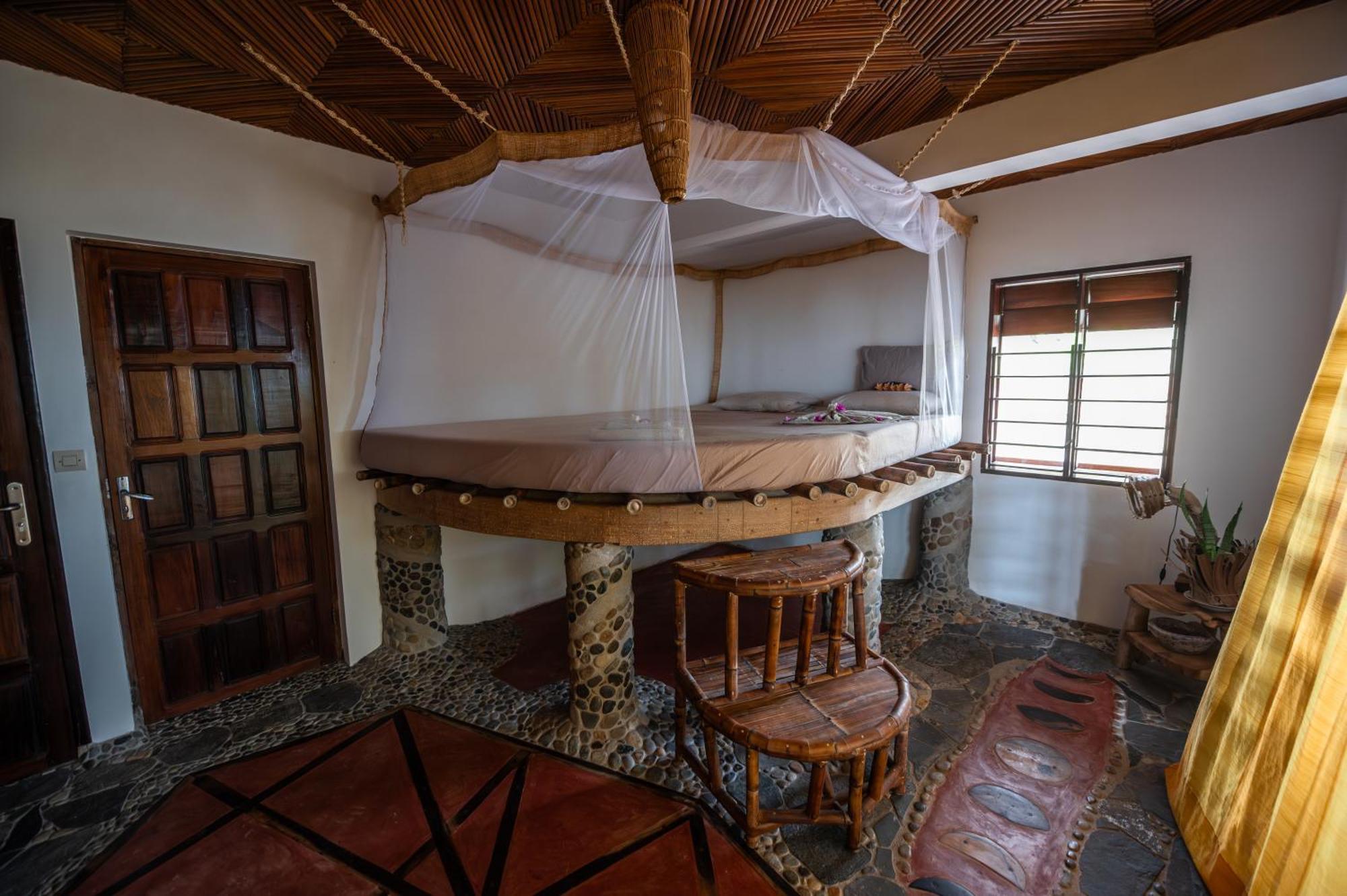 Shambala Madagascar: Beachfront Lodge And Adventures Ambolobozo 외부 사진