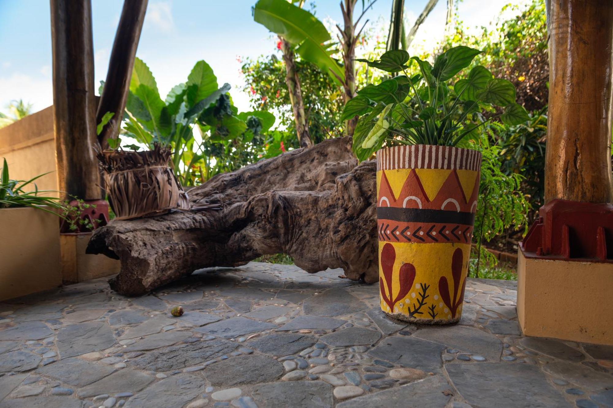 Shambala Madagascar: Beachfront Lodge And Adventures Ambolobozo 외부 사진